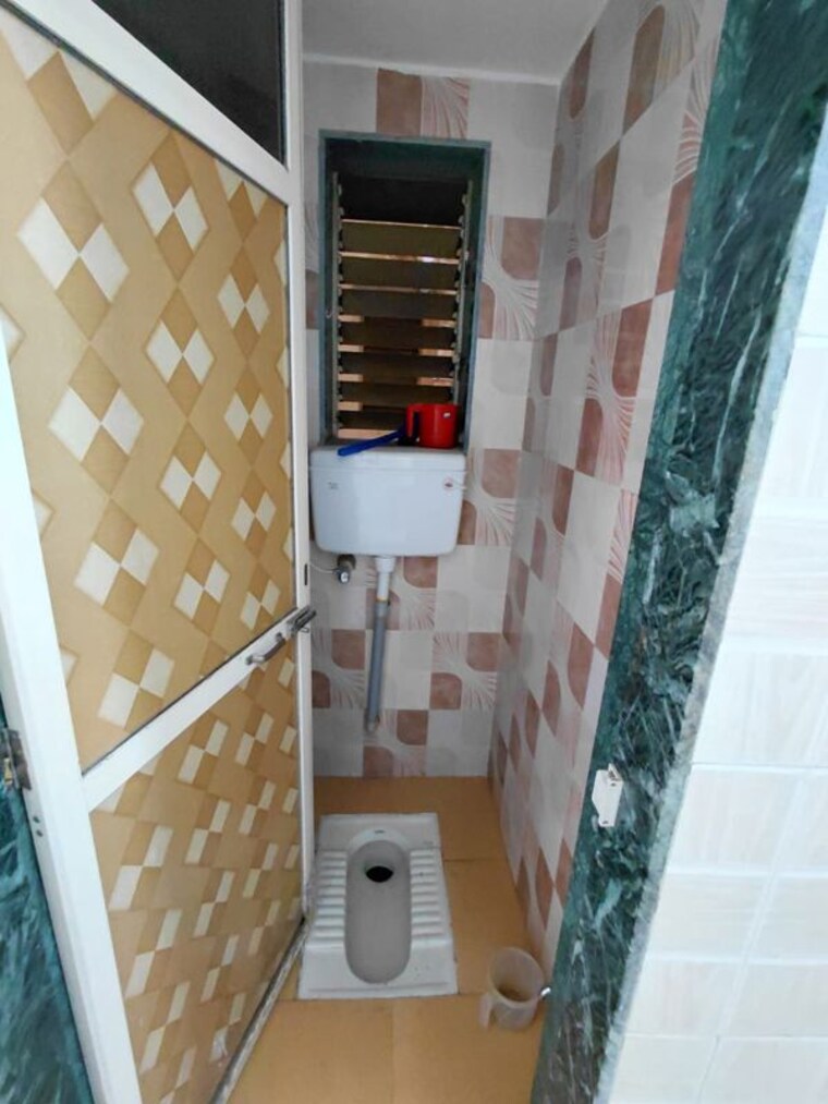 Bathroom, muchkund-reasidency 1 RK 560 Sq.Ft. Apartment In Vasant Vihar Thane 10342028