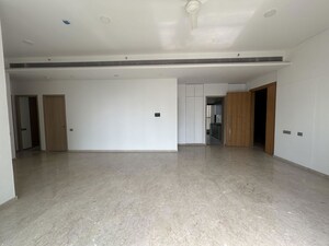 Room in 4 BHK Apartment at Rustomjee Crown, Prabhadevi – for Rent