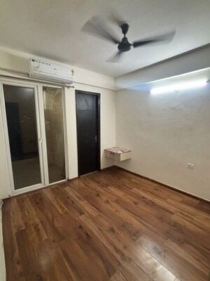Room in  Builder Floor at Signature Global Park 4 and 5, Sohna Sector 36 – for Rent