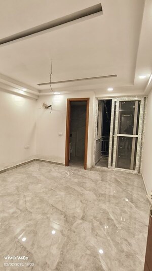 Room in 3 BHK Builder Floor at Vasant Kunj – for Rent