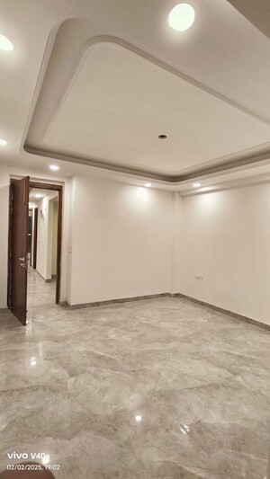 Room in 3 BHK Builder Floor at Vasant Kunj – for Rent