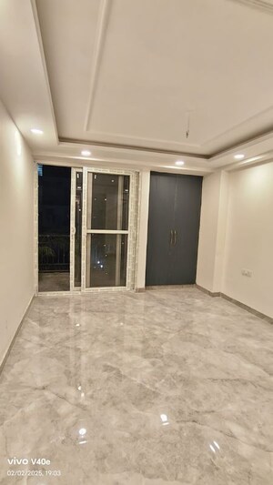 Room in 3 BHK Builder Floor at Vasant Kunj – for Rent