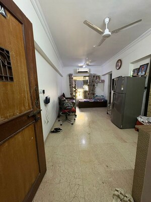 Room in 1.5 BHK Apartment at Luv Kush Tower, Chembur – for Rent