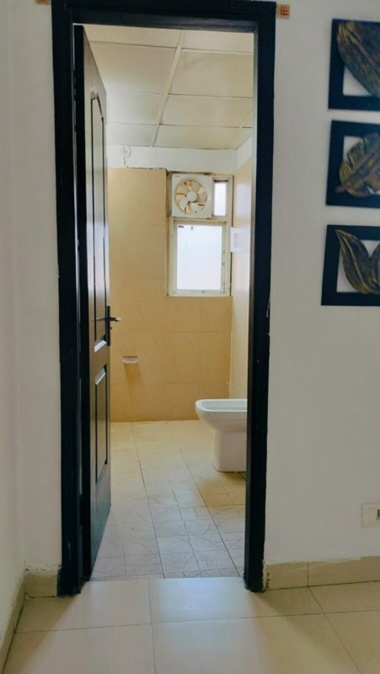 Bathroom, south city 1 2 Bedroom 300 Sq.Ft. Builder Floor In South City 1 Gurgaon 10342130