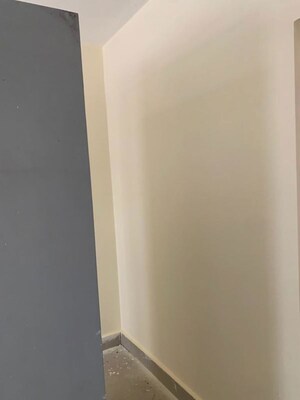 Room in 2 BHK Apartment at Palm Springs Cuffe Parade, Cuffe Parade – for Rent