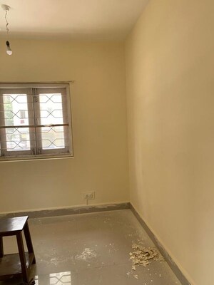 Room in 2 BHK Apartment at Palm Springs Cuffe Parade, Cuffe Parade – for Rent