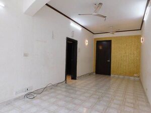 1 BHK Apartment For Sale in Surat Bahar Apartments, Azad Nagar Colaba