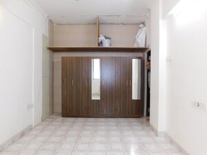 Room in 1 BHK Apartment at Surat Bahar Apartments, Azad Nagar Colaba – for Sale