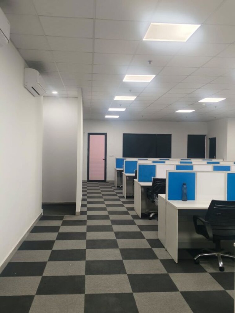 Team Area, sector 16 Commercial Office Space 5000 Sq.Ft. In Sector 16 Noida 10342121