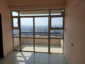 Room in 3 BHK Apartment at Ansal Sushant Estate, Sector 52 – for Rent