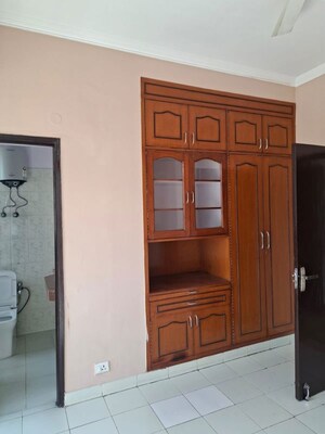 Room in 3 BHK Apartment at Ansal Sushant Estate, Sector 52 – for Rent
