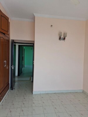 Room in 3 BHK Apartment at Ansal Sushant Estate, Sector 52 – for Rent