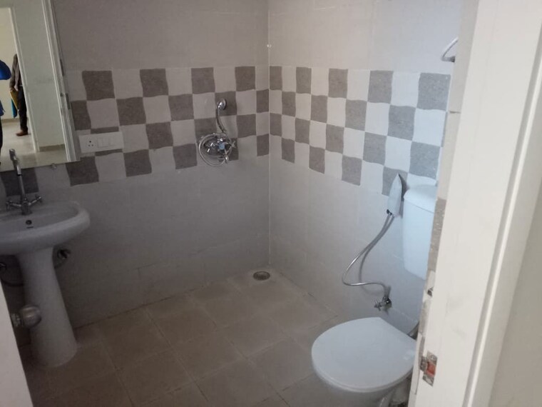 Bathroom, gaur-atulyam 2 Bedroom 955 Sq.Ft. Apartment In Omicron I Greater Noida Greater Noida 10342218