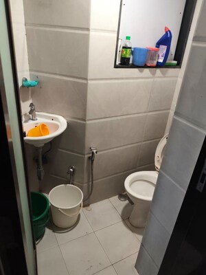Bathroom in 2 BHK Apartment at Maker Tower, Cuffe Parade – for Sale