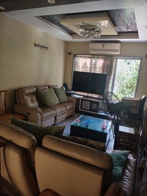 Living Room in 2 BHK Apartment at Maker Tower, Cuffe Parade – for Sale