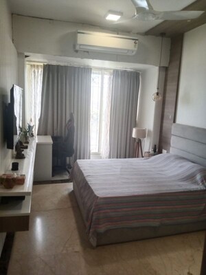 Master Bedroom in 2 BHK Apartment at The Advantage Raheja Windermere, Andheri West – for Sale