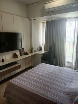 Master Bedroom in 2 BHK Apartment at The Advantage Raheja Windermere, Andheri West – for Sale