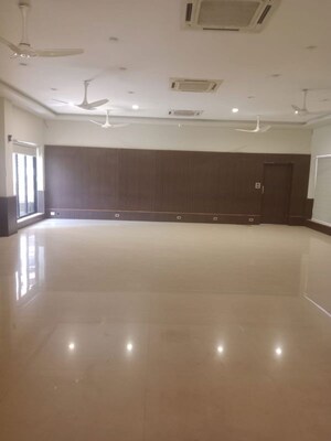  2 BHK Apartment at The Advantage Raheja Windermere, Andheri West – for Sale