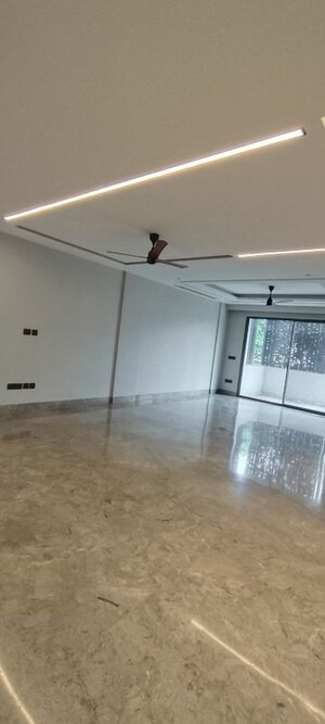 Room in  Independent House at Dlf Cyber City – for Sale