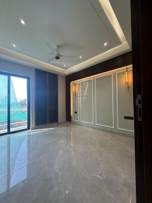 Room in 3.5 BHK Builder Floor at Anant Raj Ashok Estate, Sector 63a – for Sale