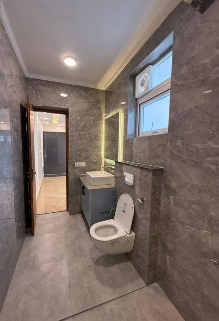 Bathroom, south city 2 3 Bedroom 311 Sq.Yd. Builder Floor In South City 2 Gurgaon 10342260