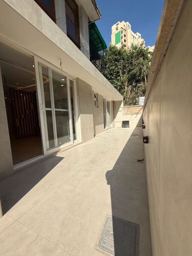 Balcony, south city 2 3 Bedroom 311 Sq.Yd. Builder Floor In South City 2 Gurgaon 10342260
