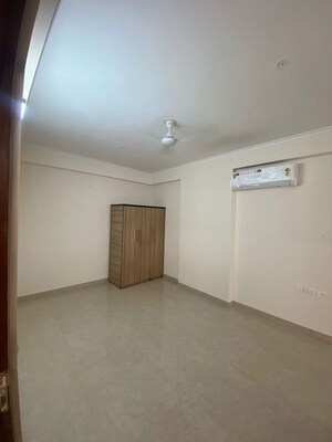 Room in 3 BHK Apartment at Lalarpura – for Rent