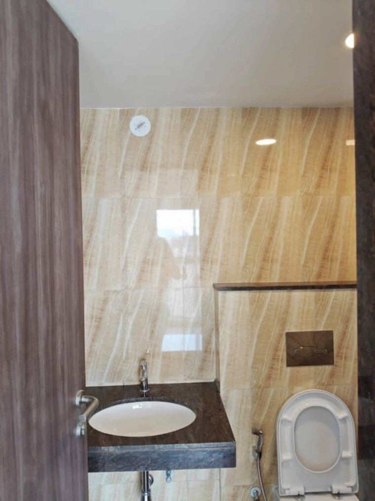 Bathroom, lodha-amara 2 Bedroom 722 Sq.Ft. Apartment In Kolshet Road Thane 10342351
