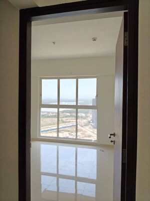 Room in 2 BHK Apartment at Lodha Amara, Kolshet Road – for Rent