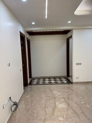 Building Lobby in 6+ BHK Independent House at Dlf Phase ii – for Sale