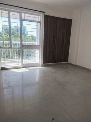 Room in 3 BHK Apartment at Vasant Kunj – for Rent