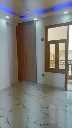 Room in 3 BHK Builder Floor at Siddharth Estate, Vasant Vihar – for Rent