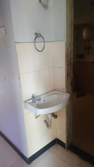 Bathroom in 3.5 BHK Apartment at Cosmos Regency Kavesar, Kavesar – for Rent