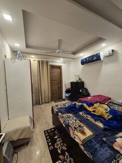 3 BHK + Pooja Room,Servant Room,Study Room,Extra Room Builder Floor For Sale in BPTP District 3