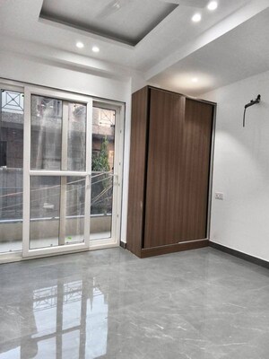 Room in 3 BHK Builder Floor at Saket – for Rent