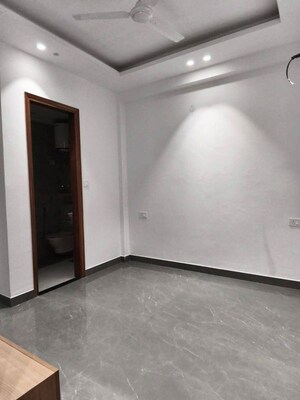 Room in 3 BHK Builder Floor at Saket – for Rent