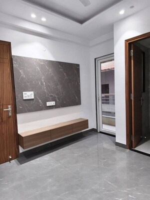 Room in 3 BHK Builder Floor at Saket – for Rent