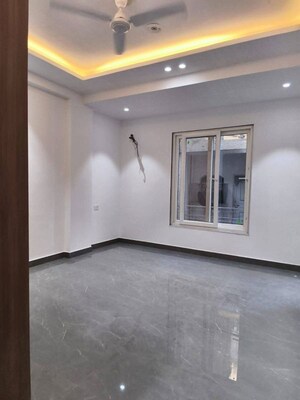 Room in 3 BHK Builder Floor at Saket – for Rent