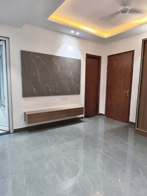 Room in 3 BHK Builder Floor at Saket – for Rent
