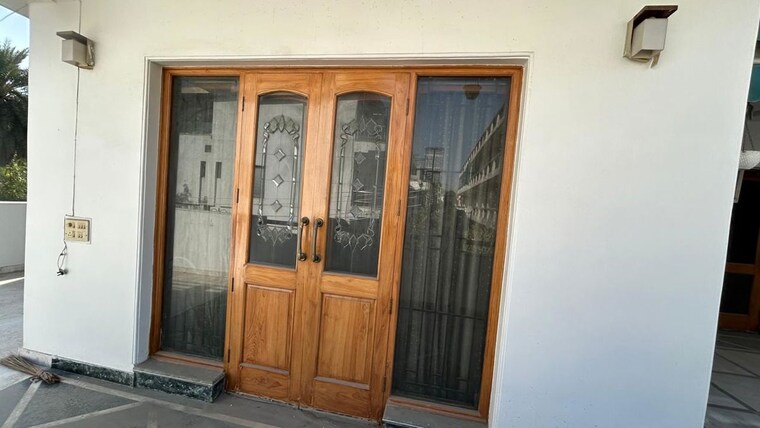 Bedroom, sector 15a 6 Bedroom 250 Sq.Yd. Independent House In Sector 15a Faridabad 10342473