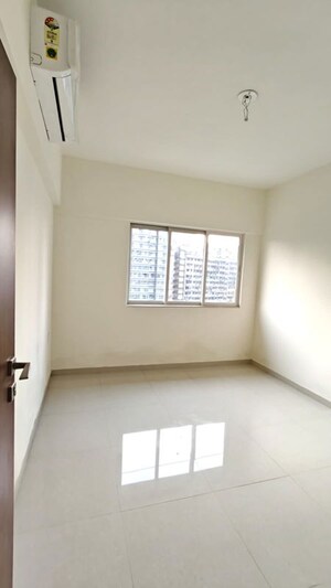 Room in 1 BHK Apartment at Omkar Signet, Malad East – for Rent