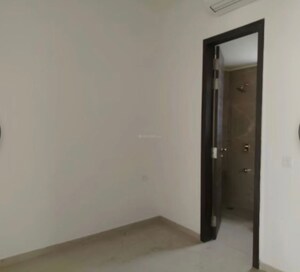  2.5 BHK Apartment at Smart World Orchard, Sector 61 – for Rent