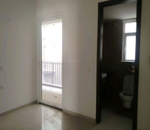 Room in 2.5 BHK Apartment at Smart World Orchard, Sector 61 – for Rent
