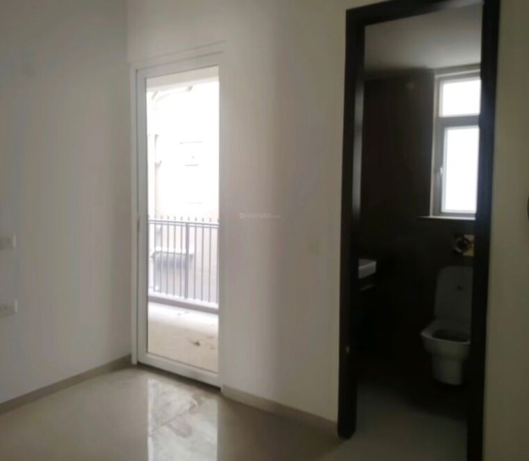 Room, smart-world-orchard 2.5 Bedroom 1200 Sq.Ft. Apartment In Sector 61 Gurgaon 10342492