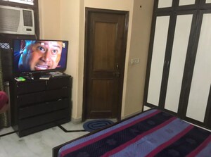 Room in 2 BHK Builder Floor at Moti Nagar – for Rent