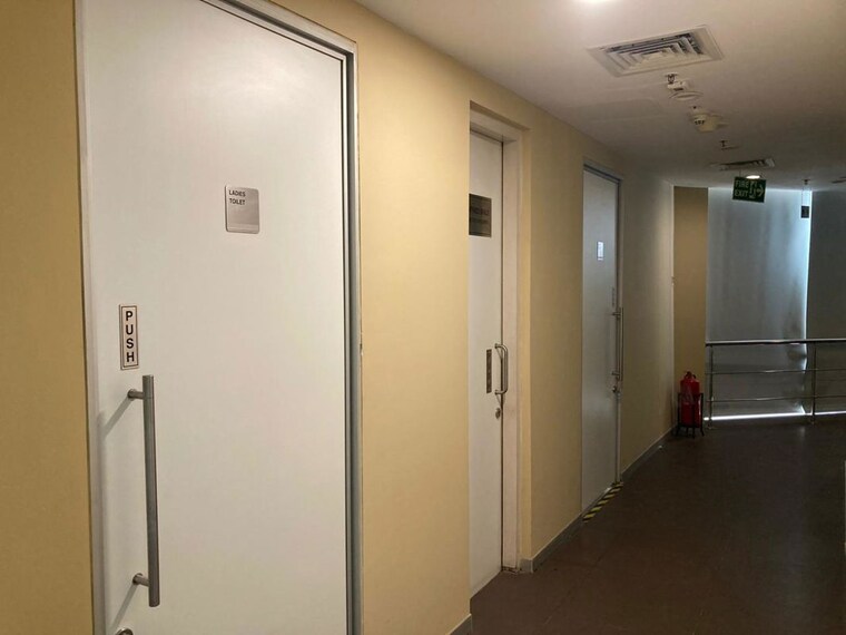 Room, artha-mart Commercial Office Space in IT/SEZ 6500 Sq.Ft. In Tech Zone 4 Greater Noida Greater Noida 10342563