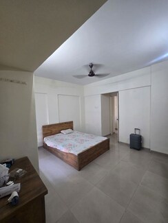 3.5 BHK + Pooja Room Apartment For Rent in Amanora Ascent Towers
