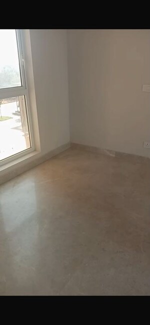 Room in 2.5 BHK Apartment at Ireo The Corridors, Sector 67a – for Rent