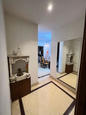 Room in 3 BHK Builder Floor at Safdarjung Enclave – for Rent