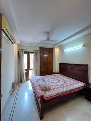 Bedroom in 3 BHK Builder Floor at Safdarjung Enclave – for Rent